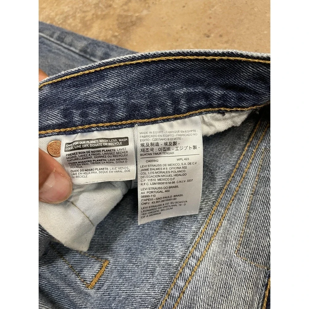 Levis 501 Jeans Mens 33x32 Medium‎ Wash Blue Straight Leg Button Fly Distressed